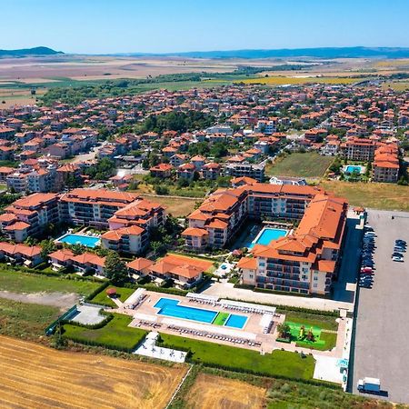 Apartcomplex Chateau Aheloy Bagian luar foto