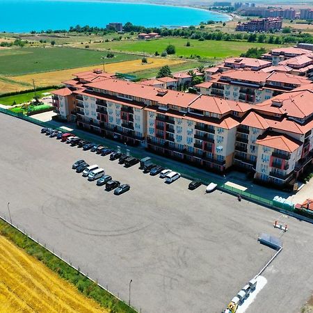 Apartcomplex Chateau Aheloy Bagian luar foto