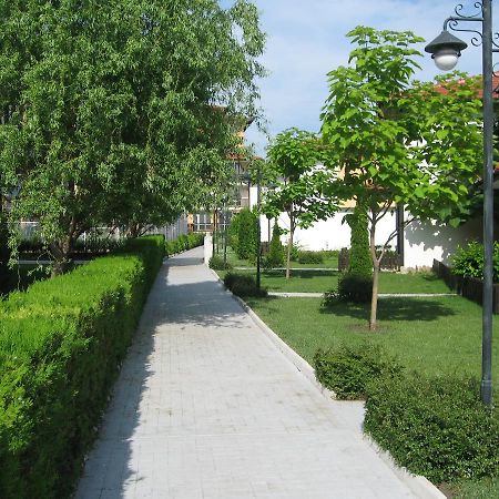 Apartcomplex Chateau Aheloy Bagian luar foto