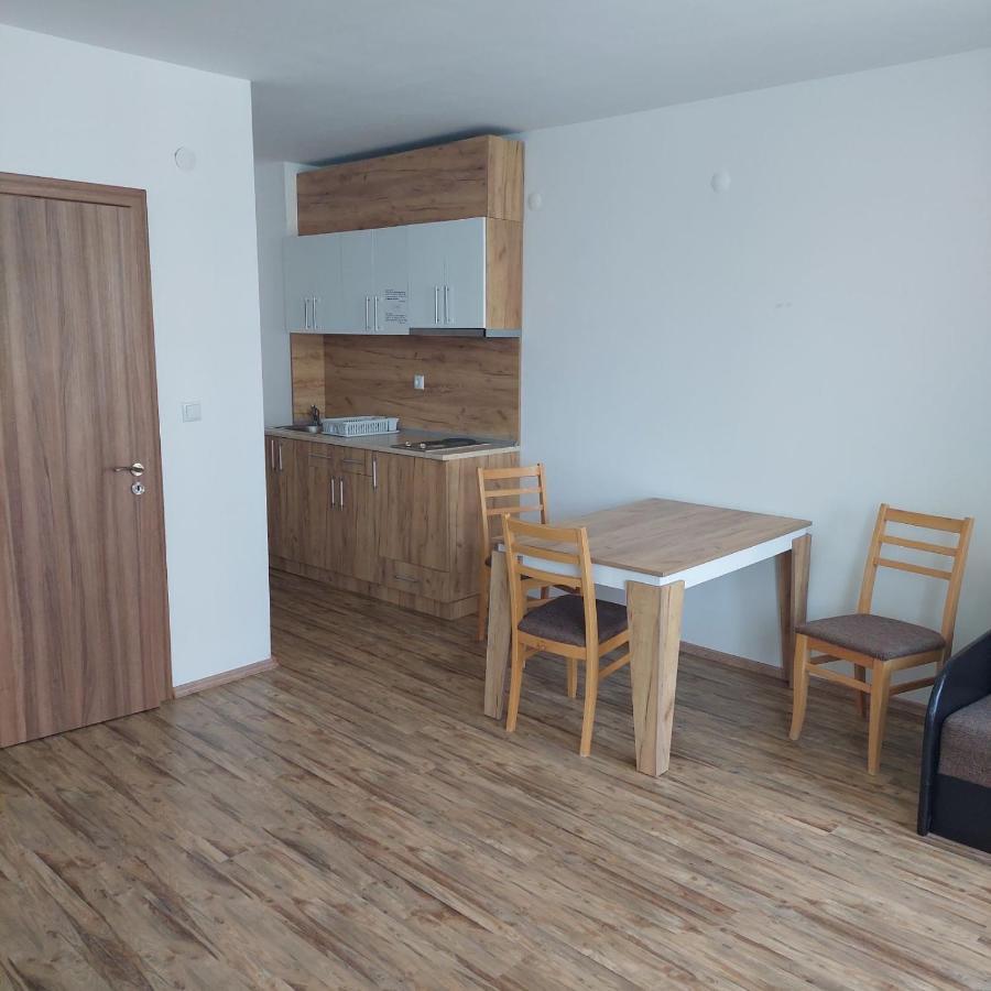 Apartcomplex Chateau Aheloy Bagian luar foto
