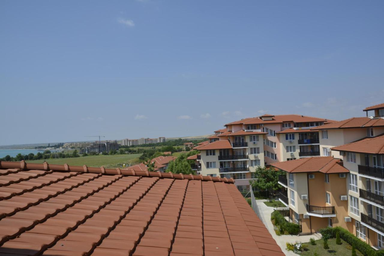 Apartcomplex Chateau Aheloy Bagian luar foto
