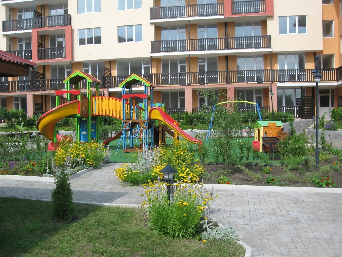 Apartcomplex Chateau Aheloy Bagian luar foto