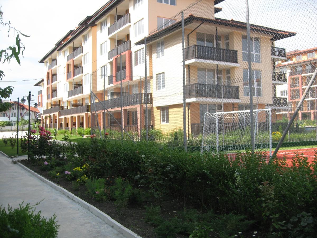 Apartcomplex Chateau Aheloy Bagian luar foto