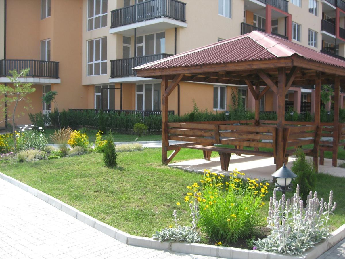 Apartcomplex Chateau Aheloy Bagian luar foto