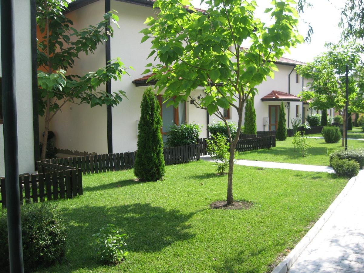 Apartcomplex Chateau Aheloy Bagian luar foto