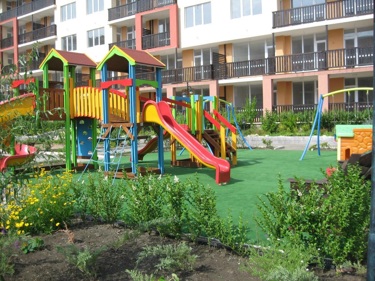 Apartcomplex Chateau Aheloy Bagian luar foto