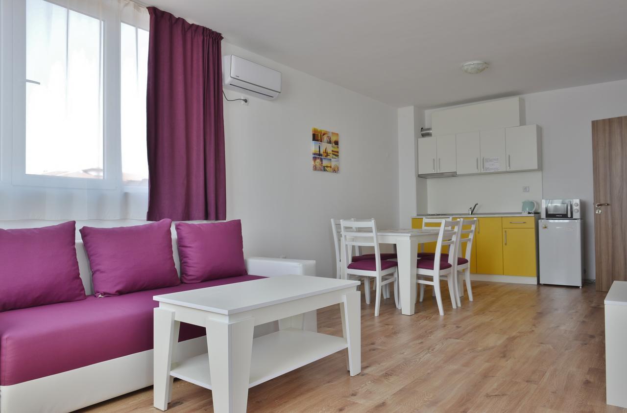 Apartcomplex Chateau Aheloy Bagian luar foto
