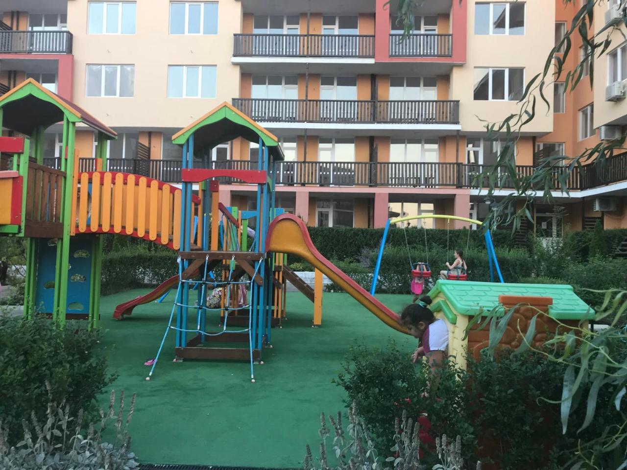 Apartcomplex Chateau Aheloy Bagian luar foto