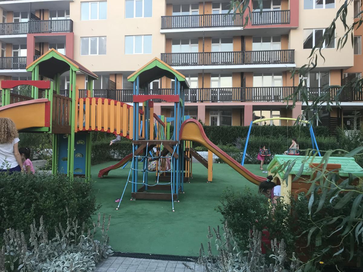 Apartcomplex Chateau Aheloy Bagian luar foto