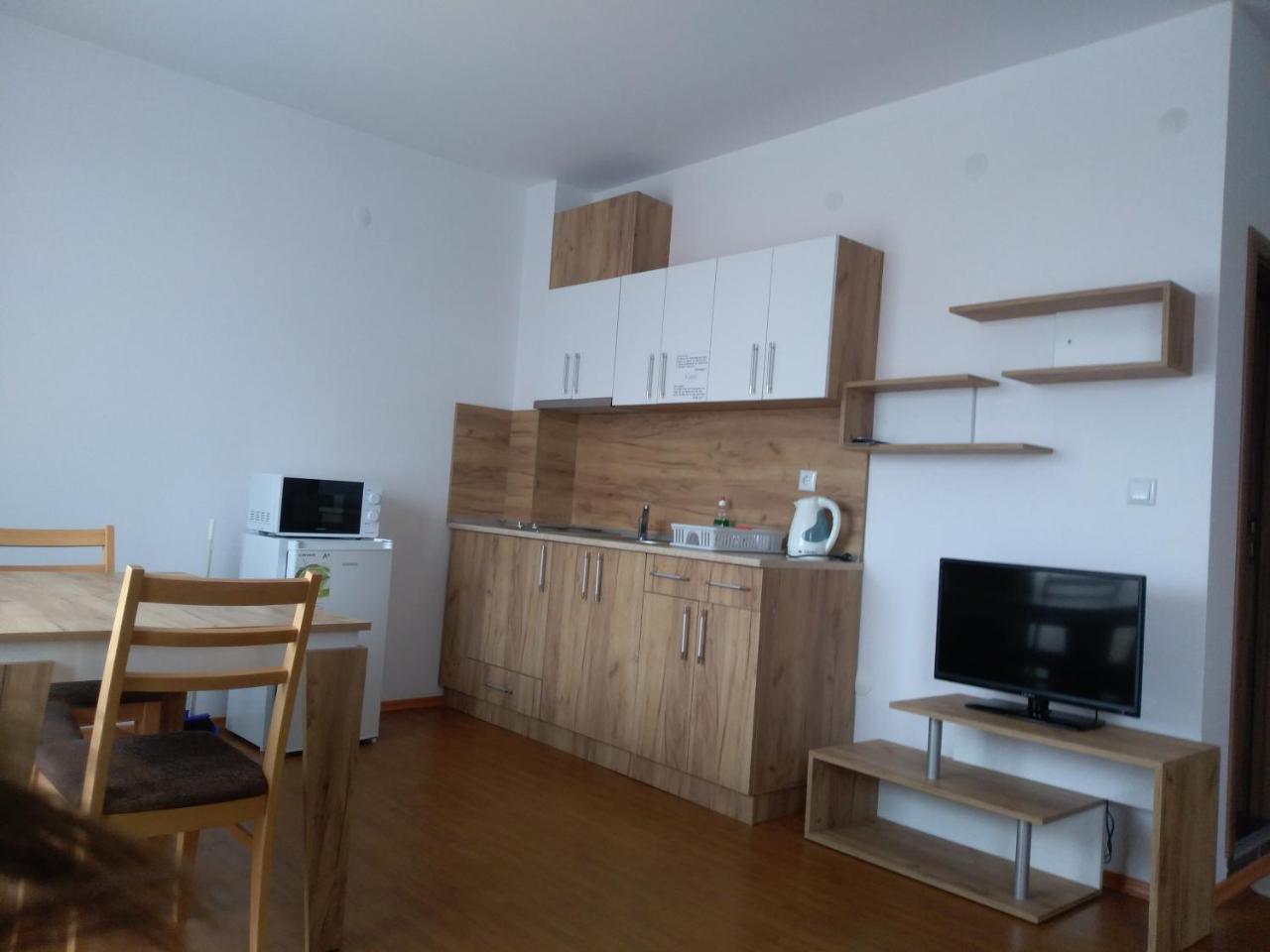 Apartcomplex Chateau Aheloy Bagian luar foto