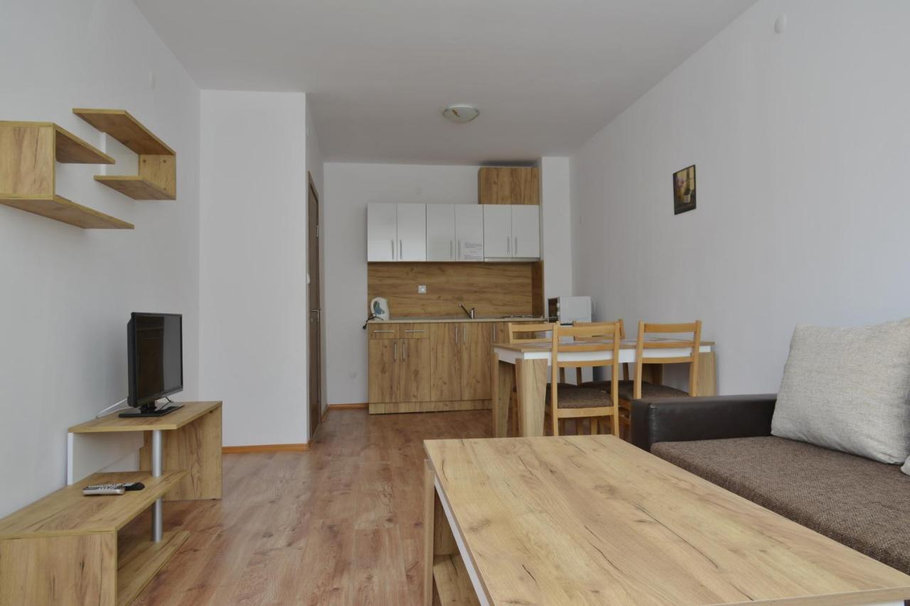 Apartcomplex Chateau Aheloy Bagian luar foto